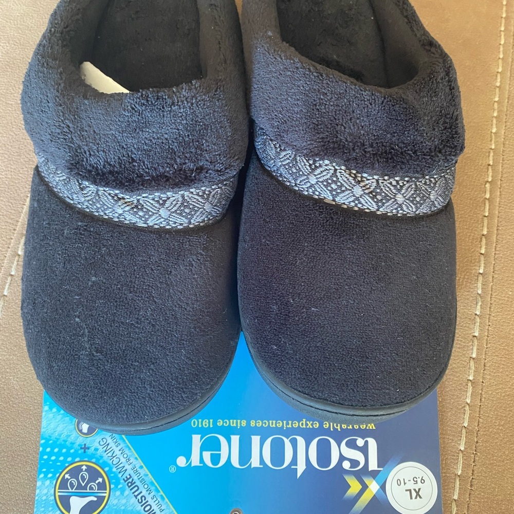 ISOTONER Black XL 9.5 -10 comfy slippers Women Moisture Wicking Heel Cushing!